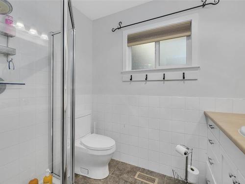1686 Pritchard Drive, West Kelowna, BC - Indoor Photo Showing Bathroom