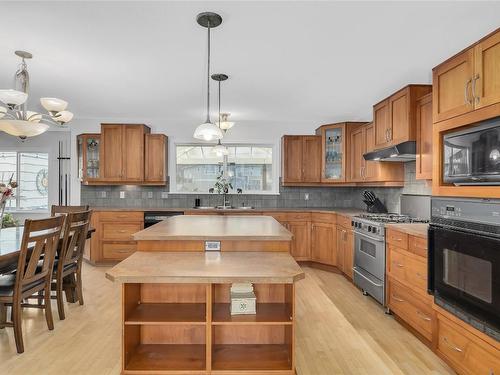 1686 Pritchard Drive, West Kelowna, BC - Indoor Photo Showing Kitchen