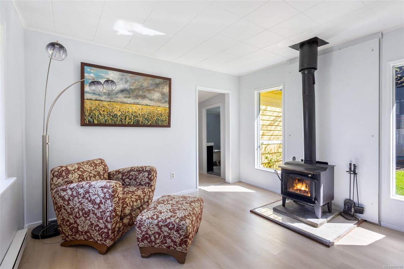 6148 Aldergrove Dr, Courtenay, BC - Indoor With Fireplace