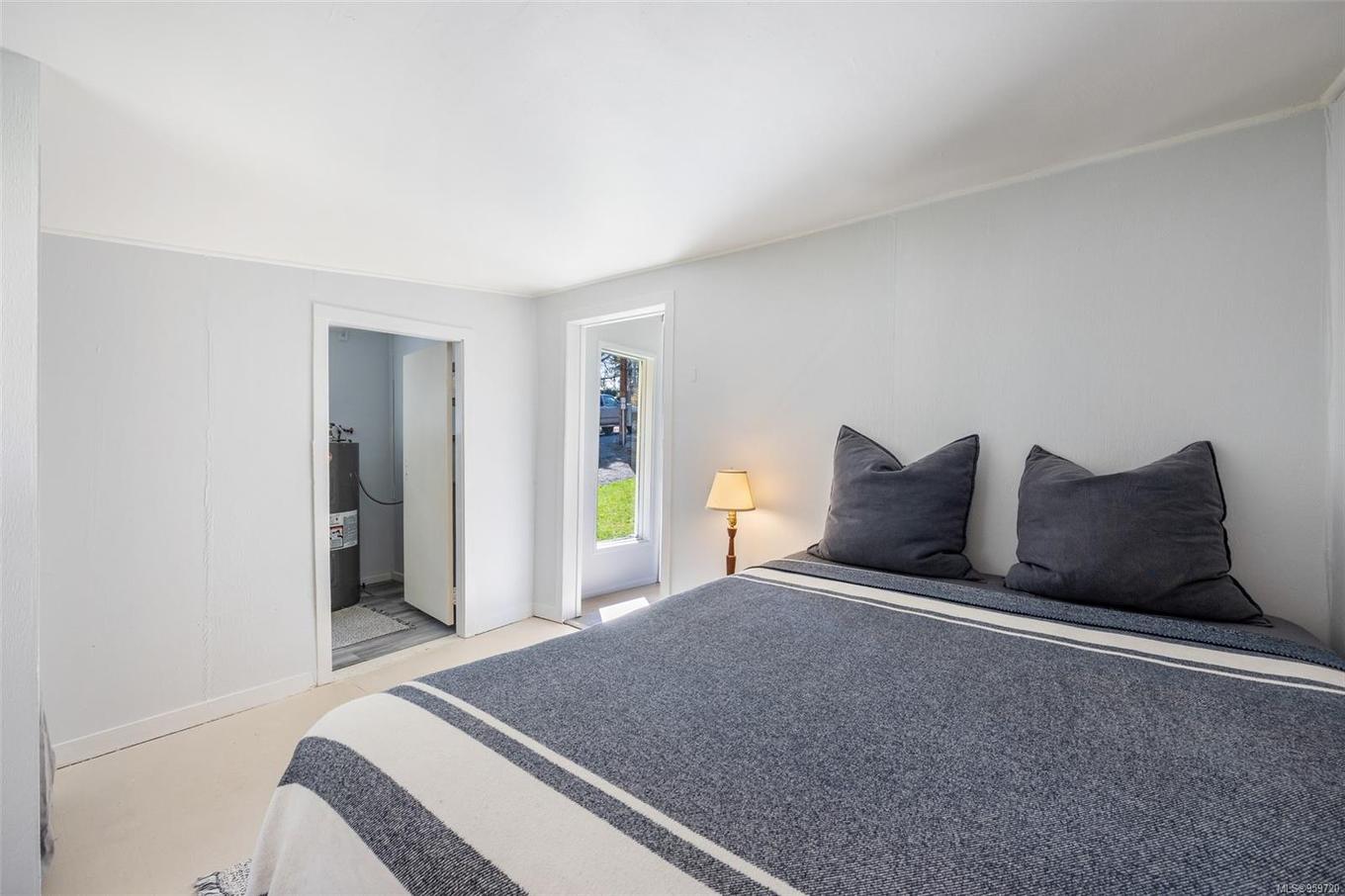 6148 Aldergrove Dr, Courtenay, BC - Indoor Photo Showing Bedroom