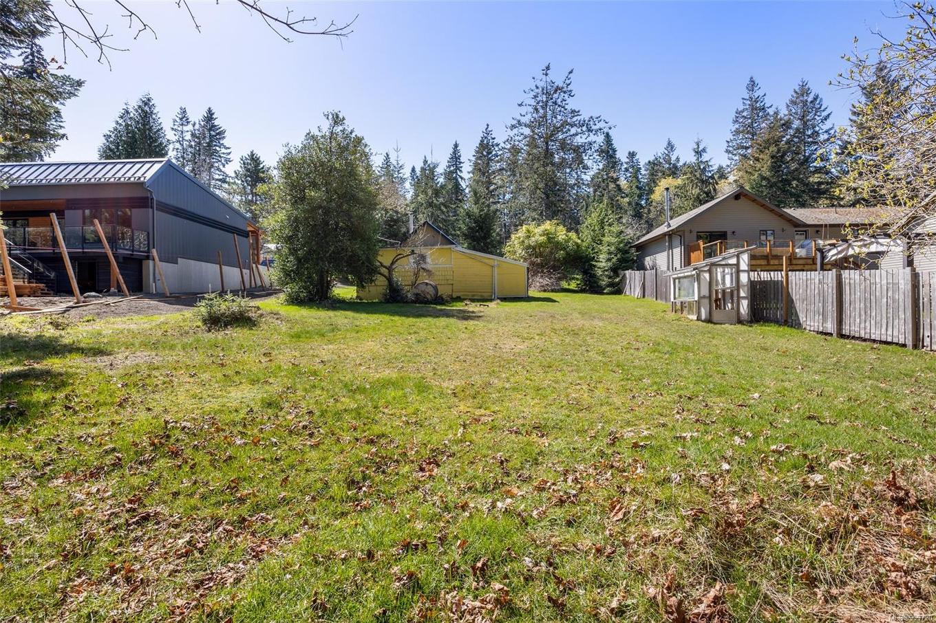 6148 Aldergrove Dr, Courtenay, BC - Outdoor With Backyard