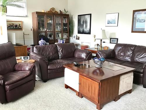 255 Higgins Street, Kimberley, BC - Indoor Photo Showing Living Room