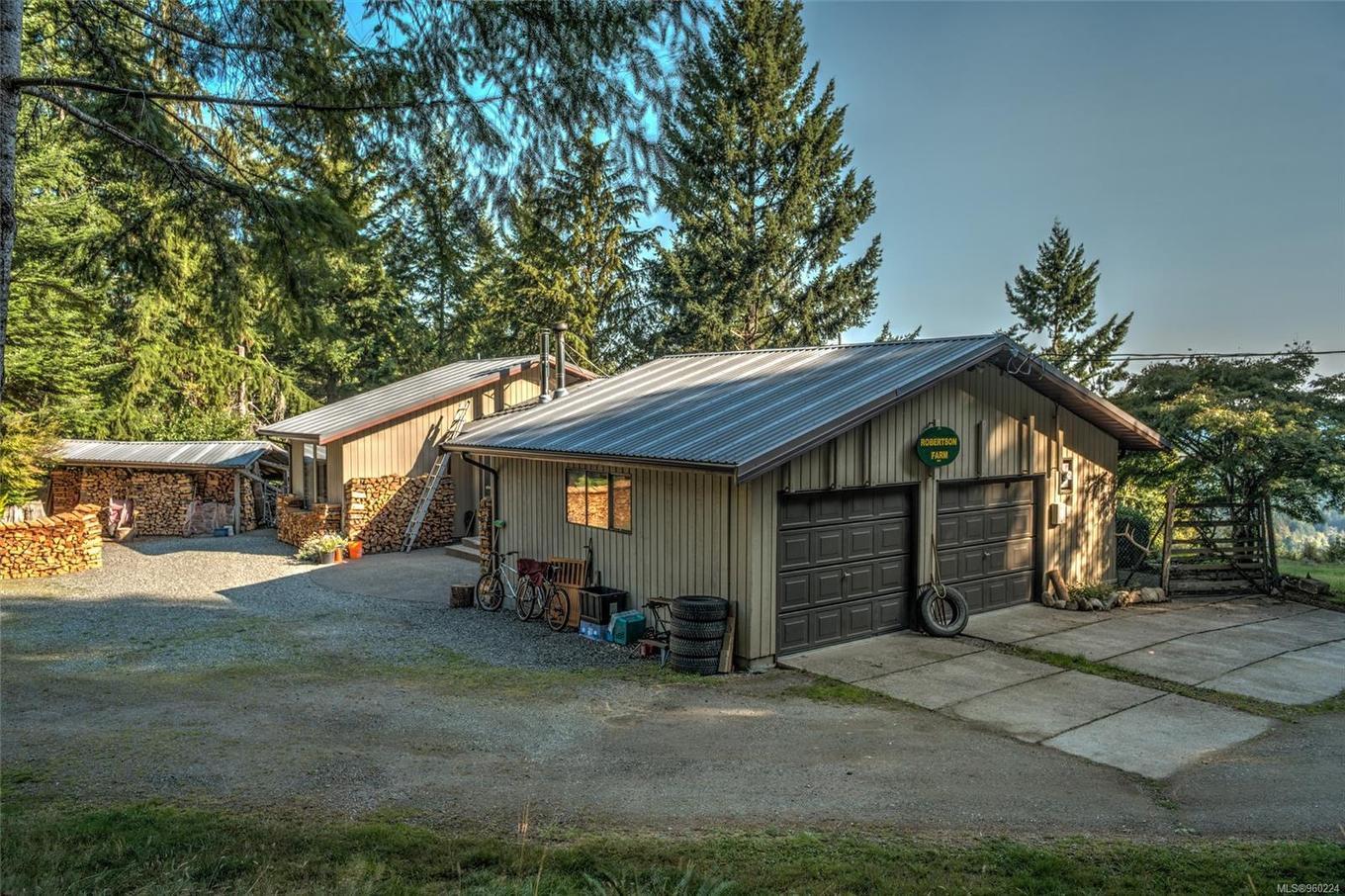 444 Blackburn Rd, Salt Spring, BC - Outdoor