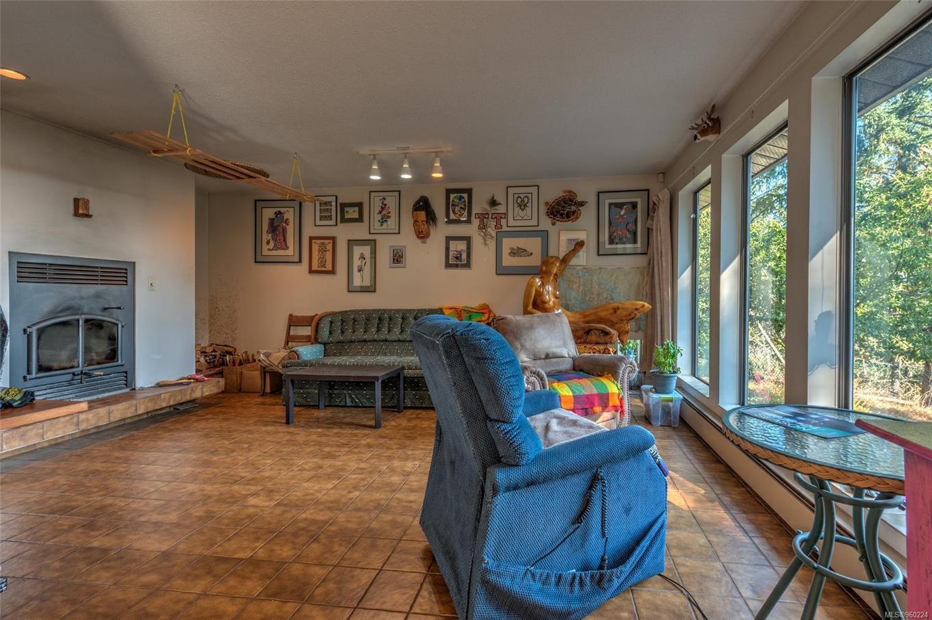444 Blackburn Rd, Salt Spring, BC - Indoor Photo Showing Living Room With Fireplace
