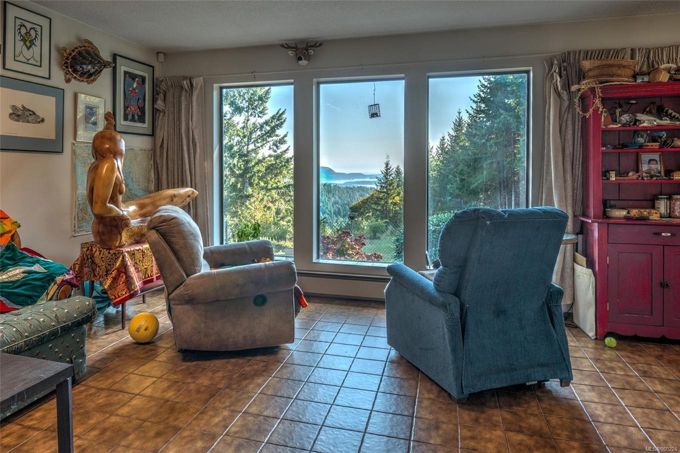 444 Blackburn Rd, Salt Spring, BC - Indoor Photo Showing Living Room