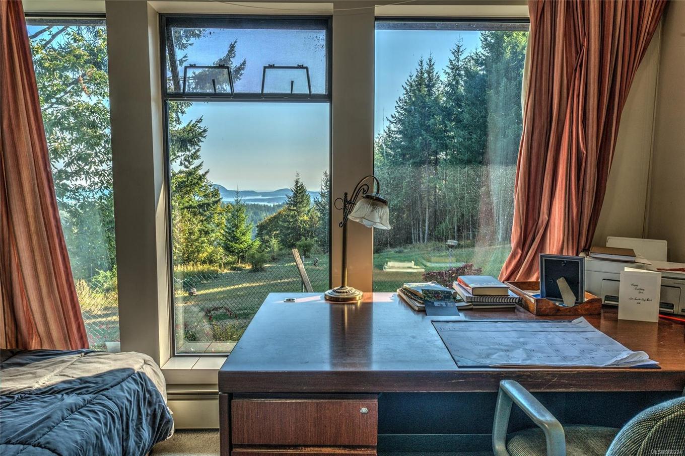 444 Blackburn Rd, Salt Spring, BC - Indoor