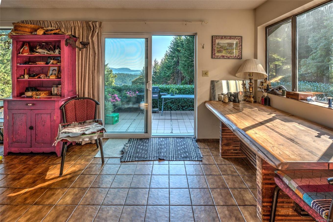 444 Blackburn Rd, Salt Spring, BC - Indoor