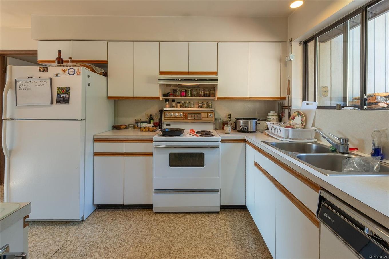 444 Blackburn Rd, Salt Spring, BC - Indoor Photo Showing Kitchen With Double Sink