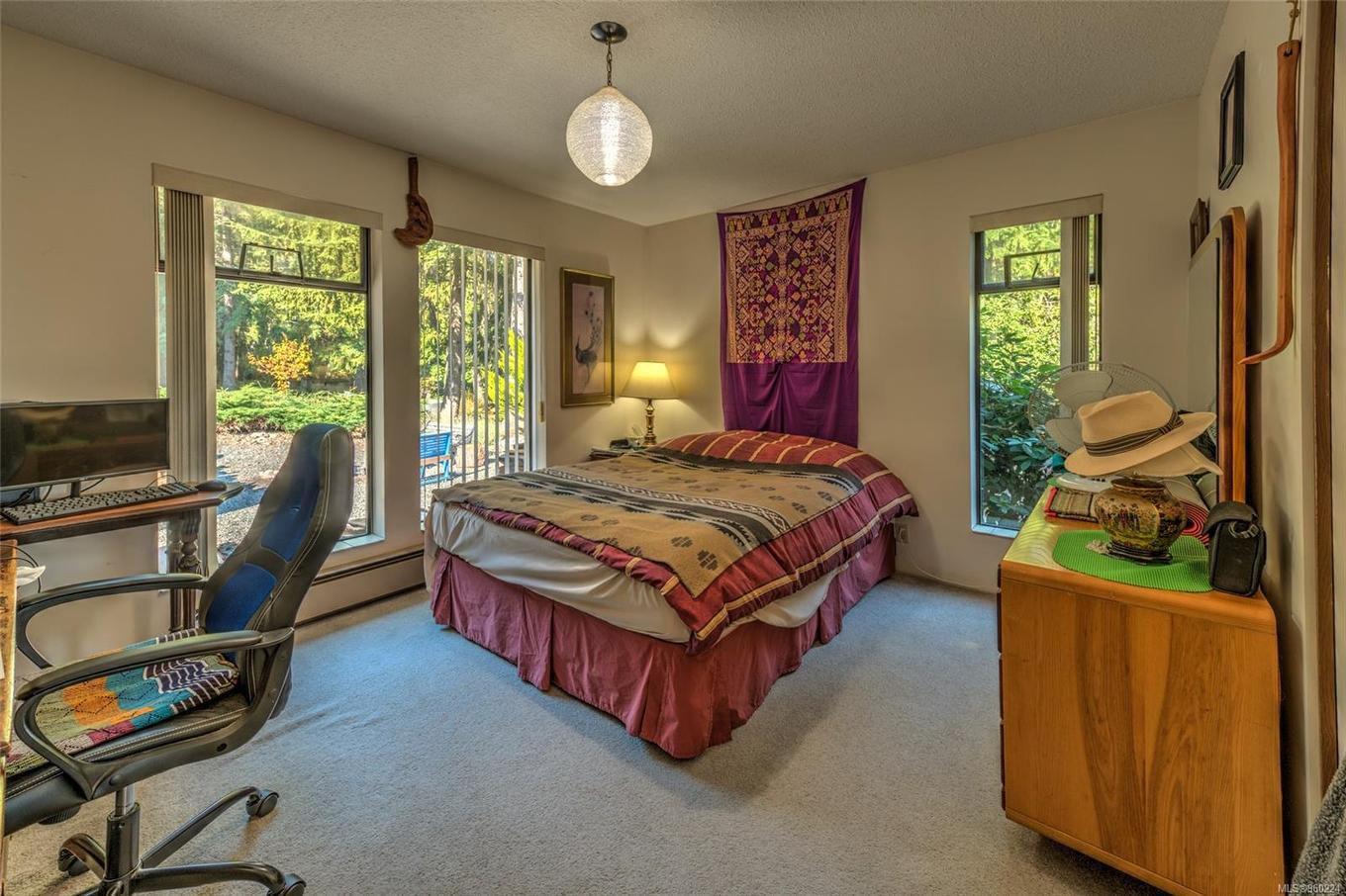 444 Blackburn Rd, Salt Spring, BC - Indoor Photo Showing Bedroom