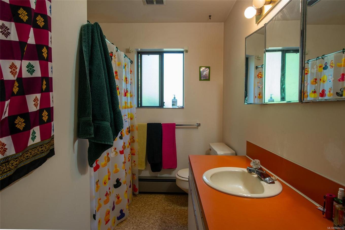 444 Blackburn Rd, Salt Spring, BC - Indoor Photo Showing Bathroom