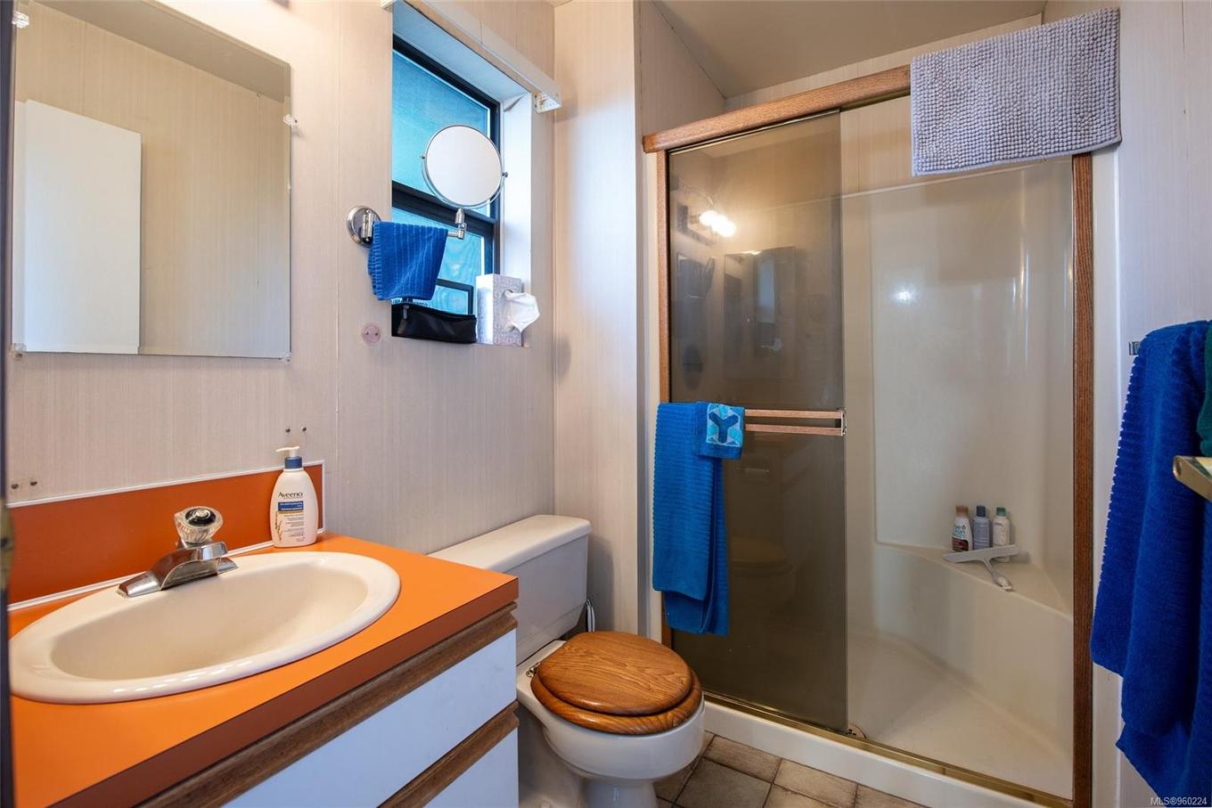 444 Blackburn Rd, Salt Spring, BC - Indoor Photo Showing Bathroom
