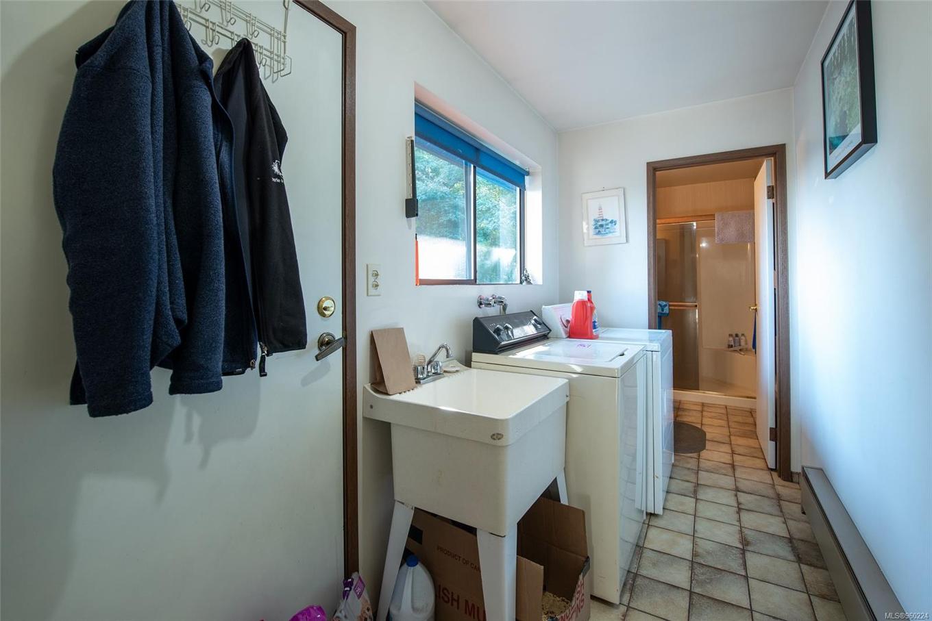 444 Blackburn Rd, Salt Spring, BC - Indoor Photo Showing Laundry Room