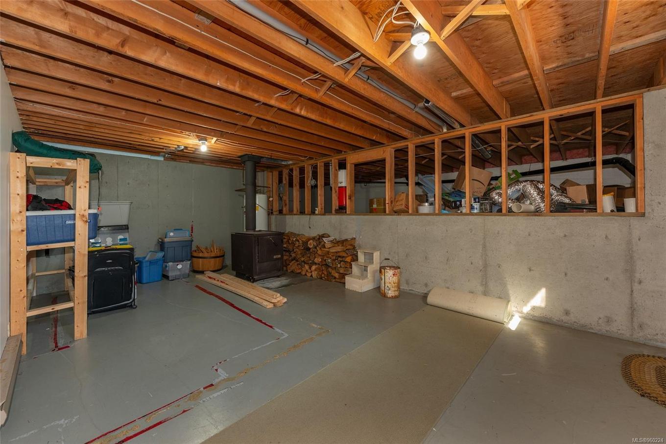 444 Blackburn Rd, Salt Spring, BC - Indoor Photo Showing Basement