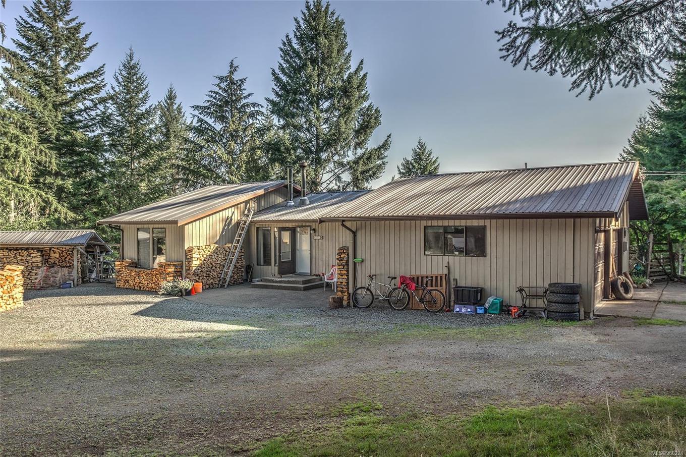 444 Blackburn Rd, Salt Spring, BC - Outdoor