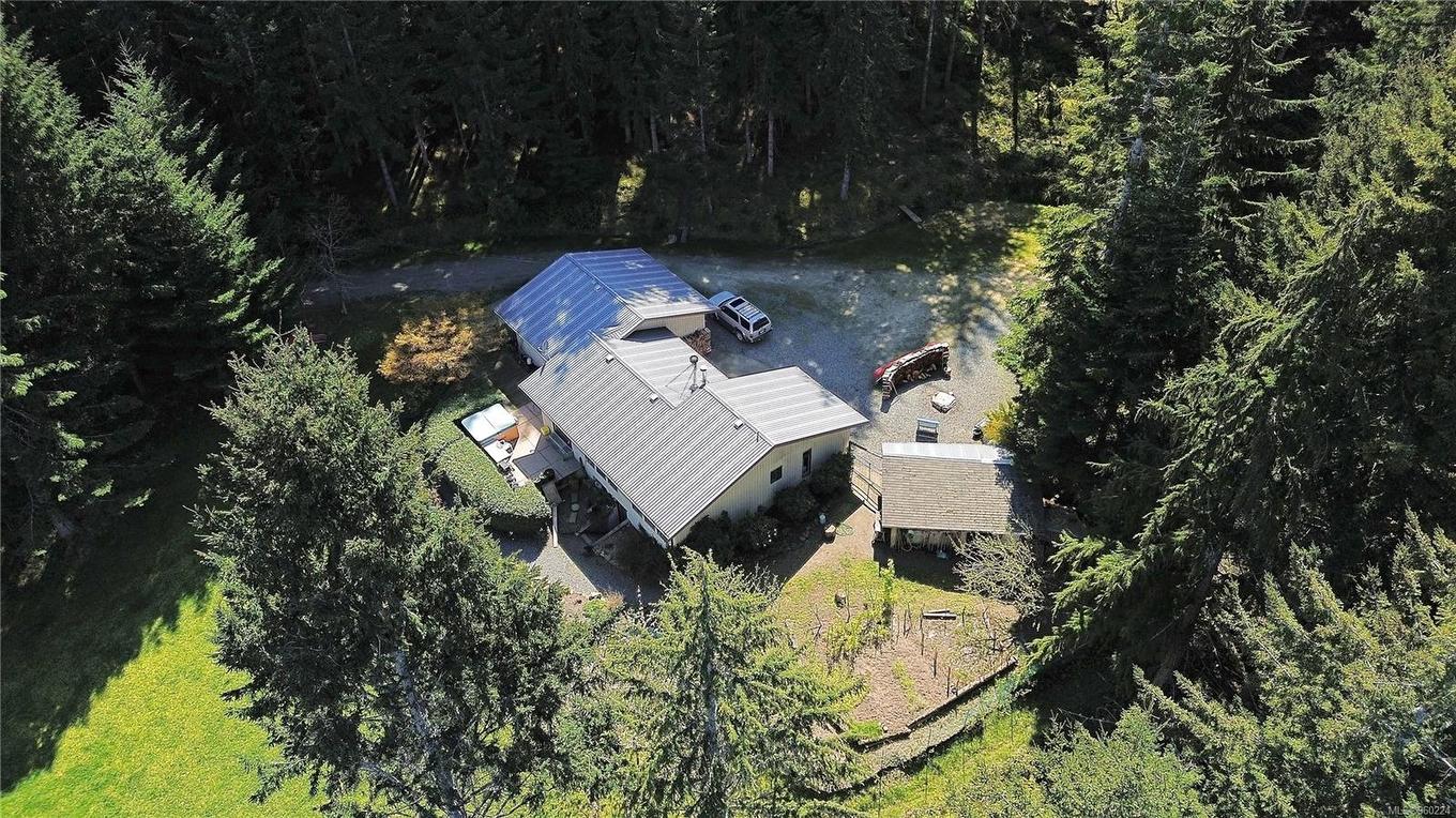 444 Blackburn Rd, Salt Spring, BC - Outdoor
