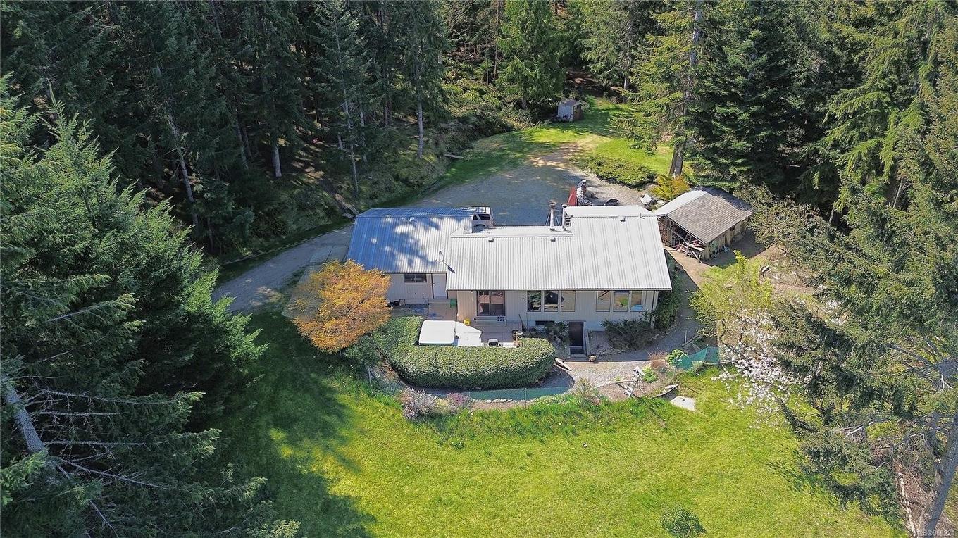 444 Blackburn Rd, Salt Spring, BC - Outdoor