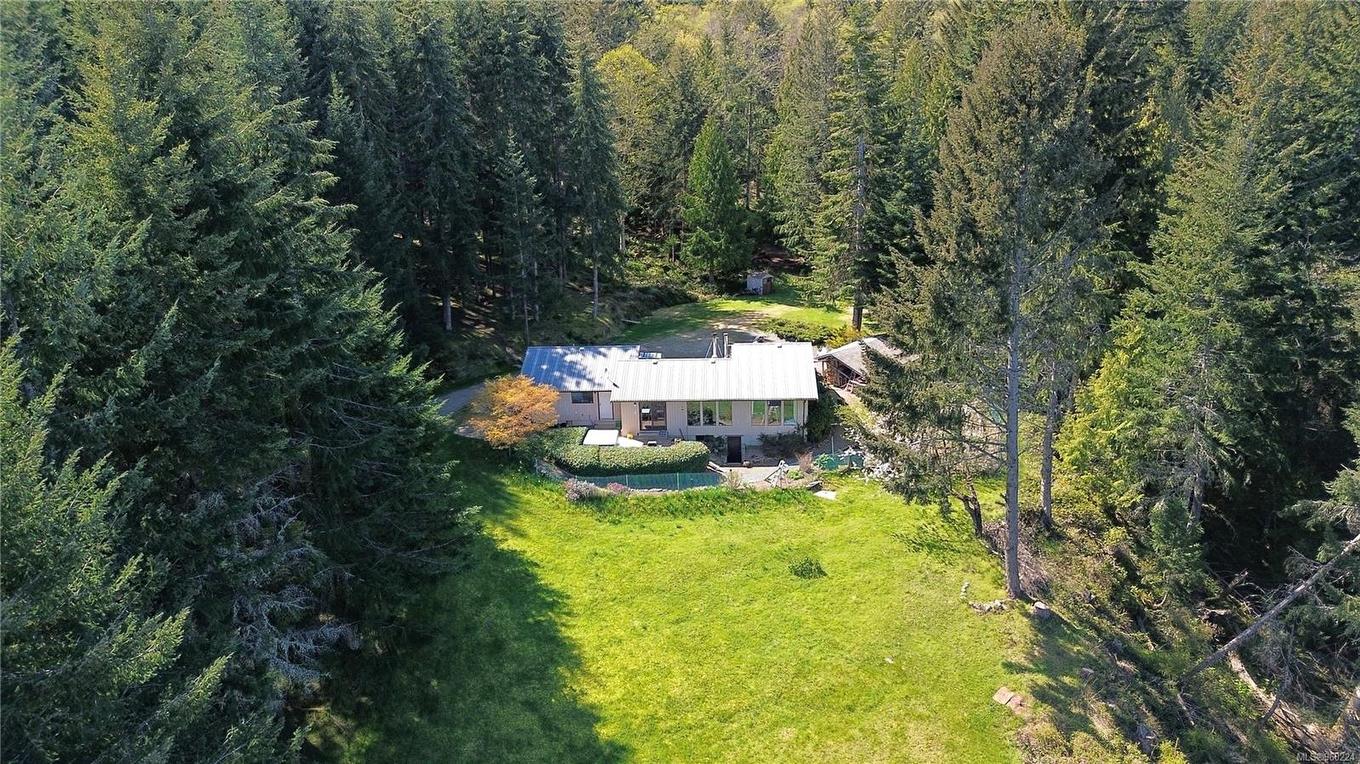 444 Blackburn Rd, Salt Spring, BC - Outdoor
