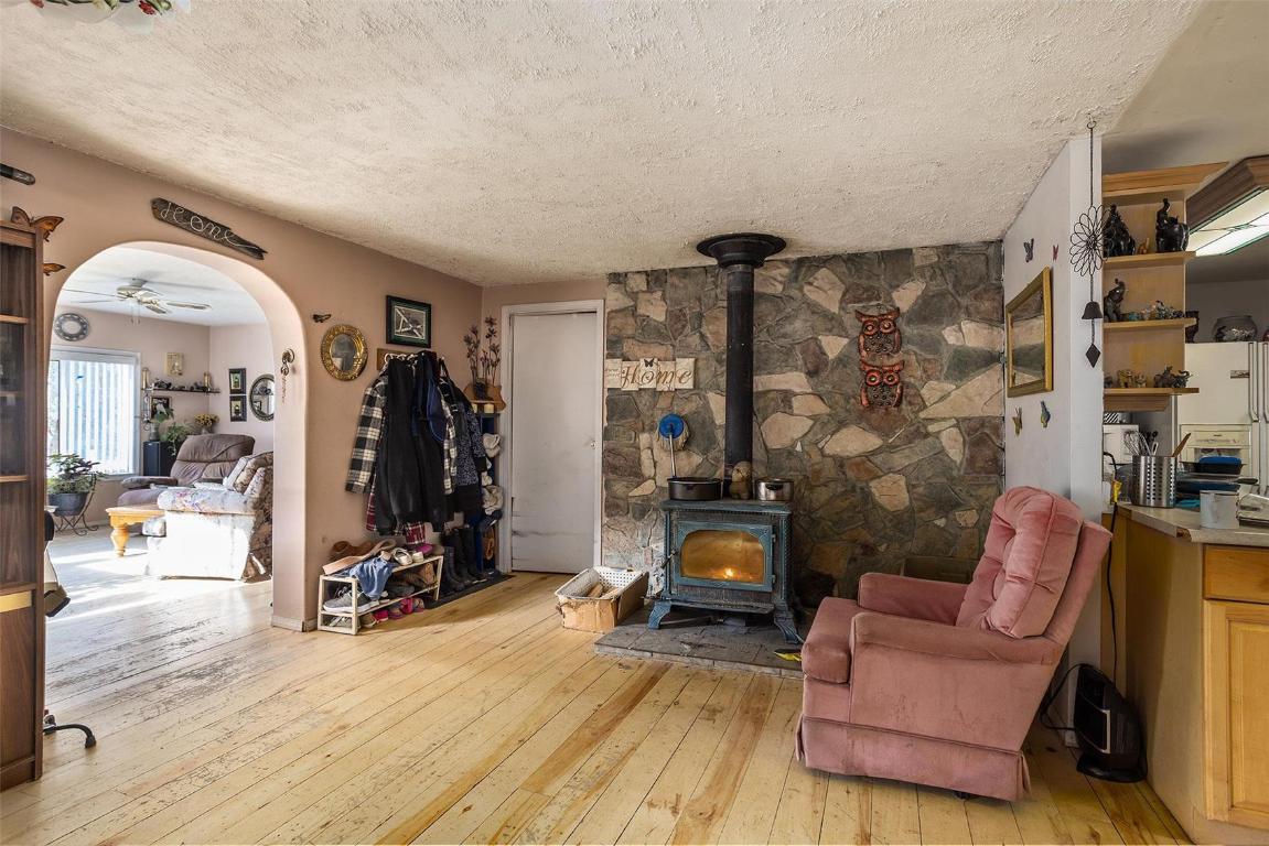 85 Ernest Avenue, Beaverdell, BC - Indoor With Fireplace