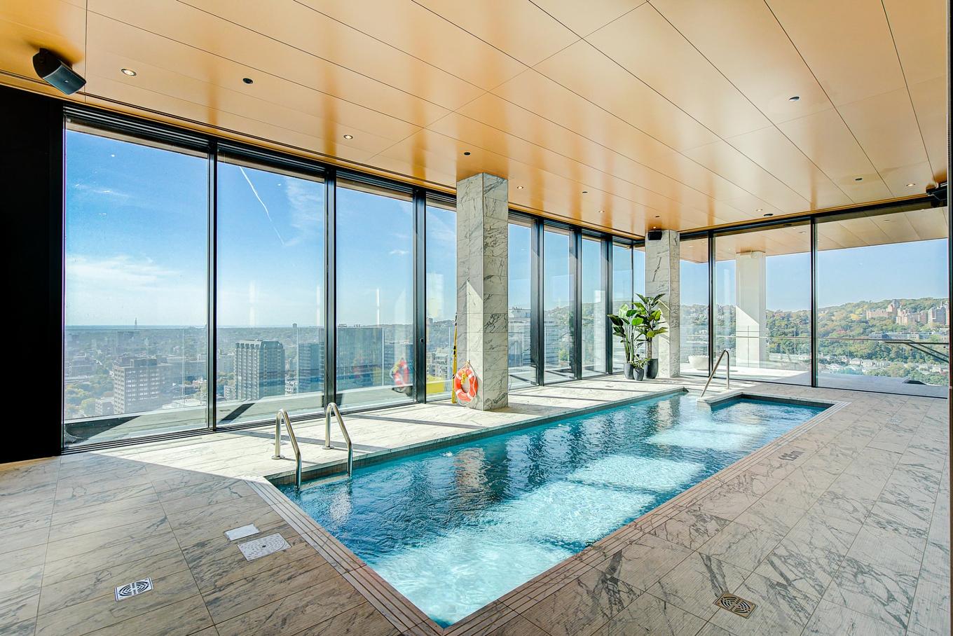 Piscine - 3201-1111 Av. Atwater, Westmount, QC - Indoor Photo Showing Other Room With In Ground Pool