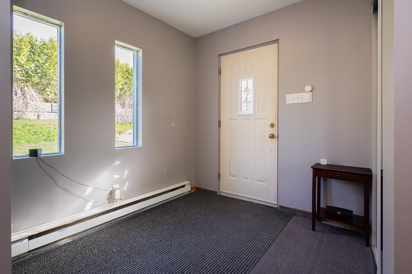 Exterior entrance - 9 159E Avenue, Notre-Dame-De-L'Île-Perrot, QC - Indoor Photo Showing Other Room