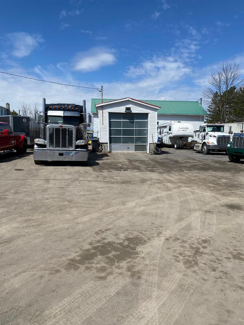 Garage - 975 Ch. Rhéaume, Saint-Michel, QC - Outdoor