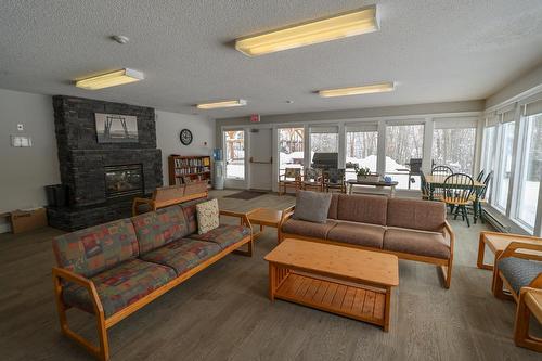 122/124 - 1051 Gerry Sorensen Way, Kimberley, BC - Indoor Photo Showing Living Room With Fireplace