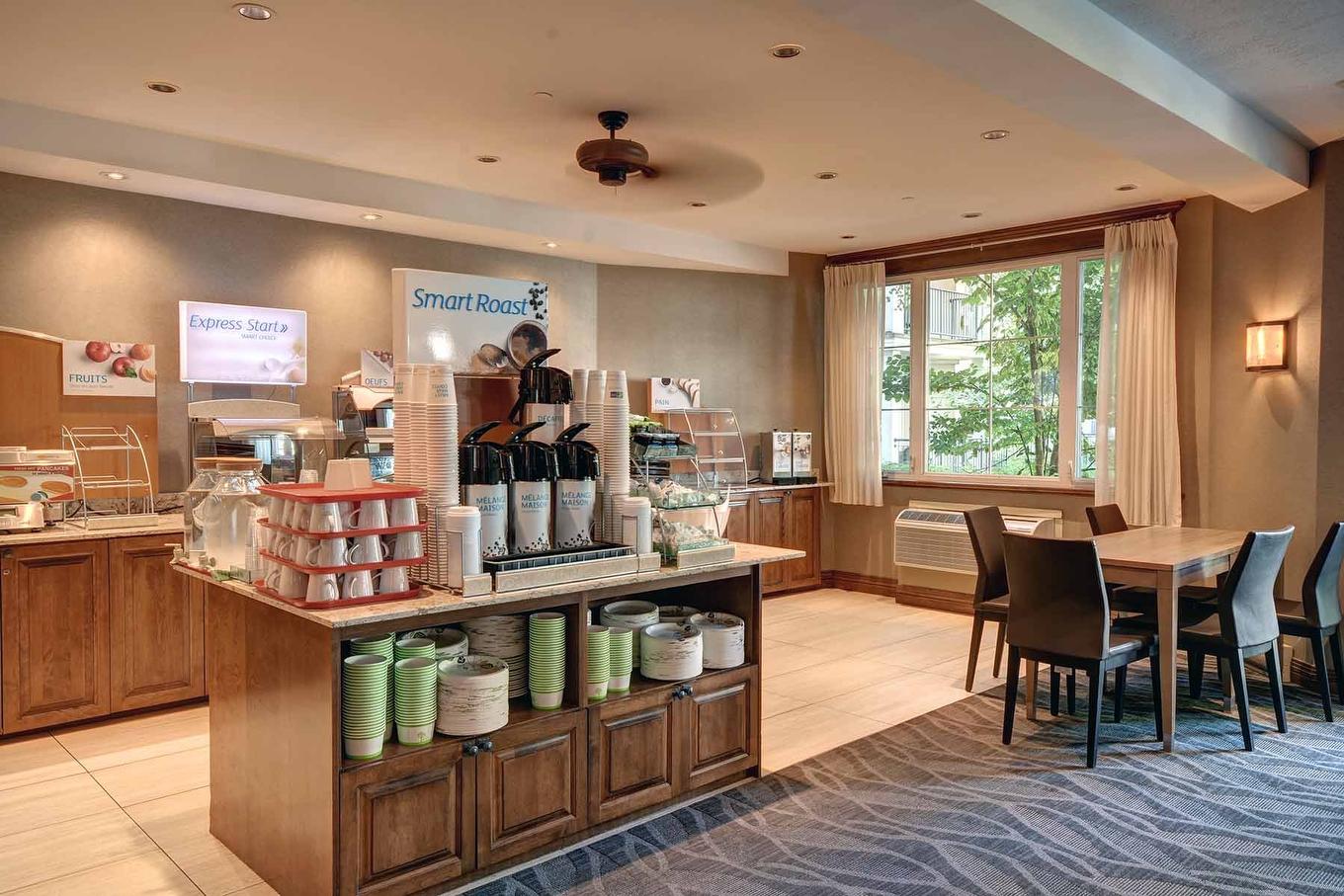 Salle communautaire - 336-160 Ch. Du Curé-Deslauriers, Mont-Tremblant, QC - Indoor Photo Showing Dining Room