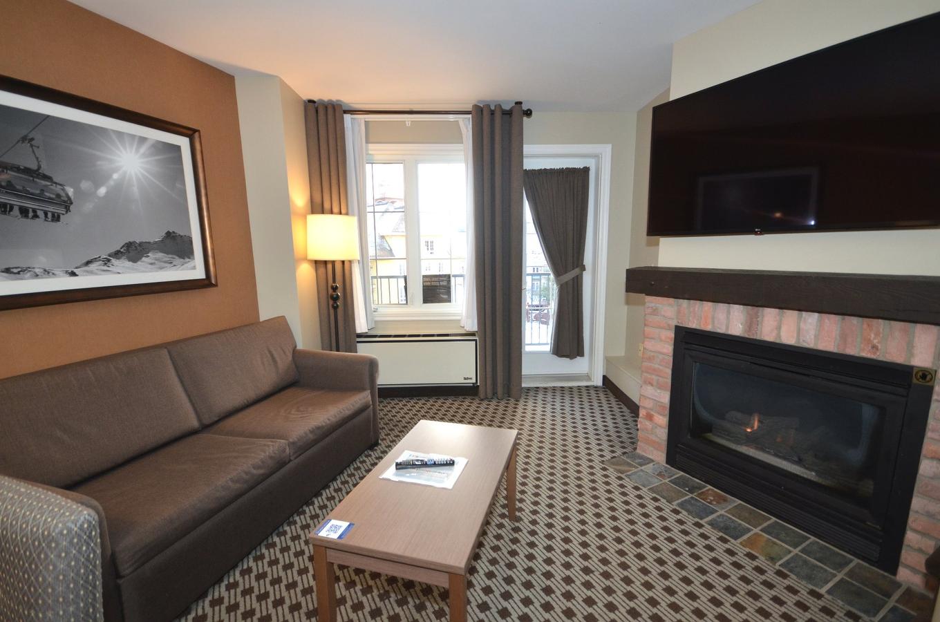 Salon - 336-160 Ch. Du Curé-Deslauriers, Mont-Tremblant, QC - Indoor Photo Showing Living Room With Fireplace
