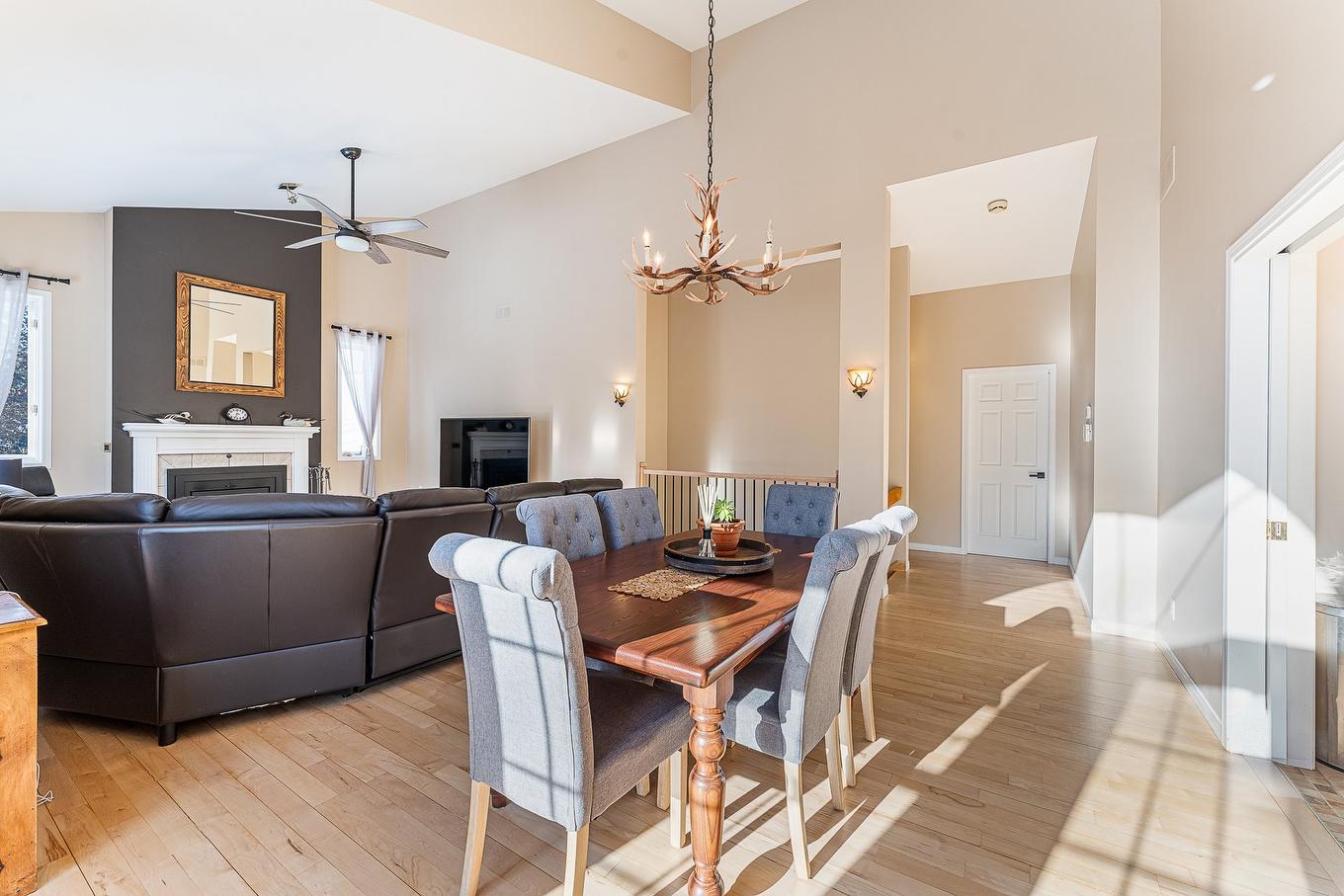 Living room - 747 Ch. Des Pommetiers, Magog, QC - Indoor With Fireplace