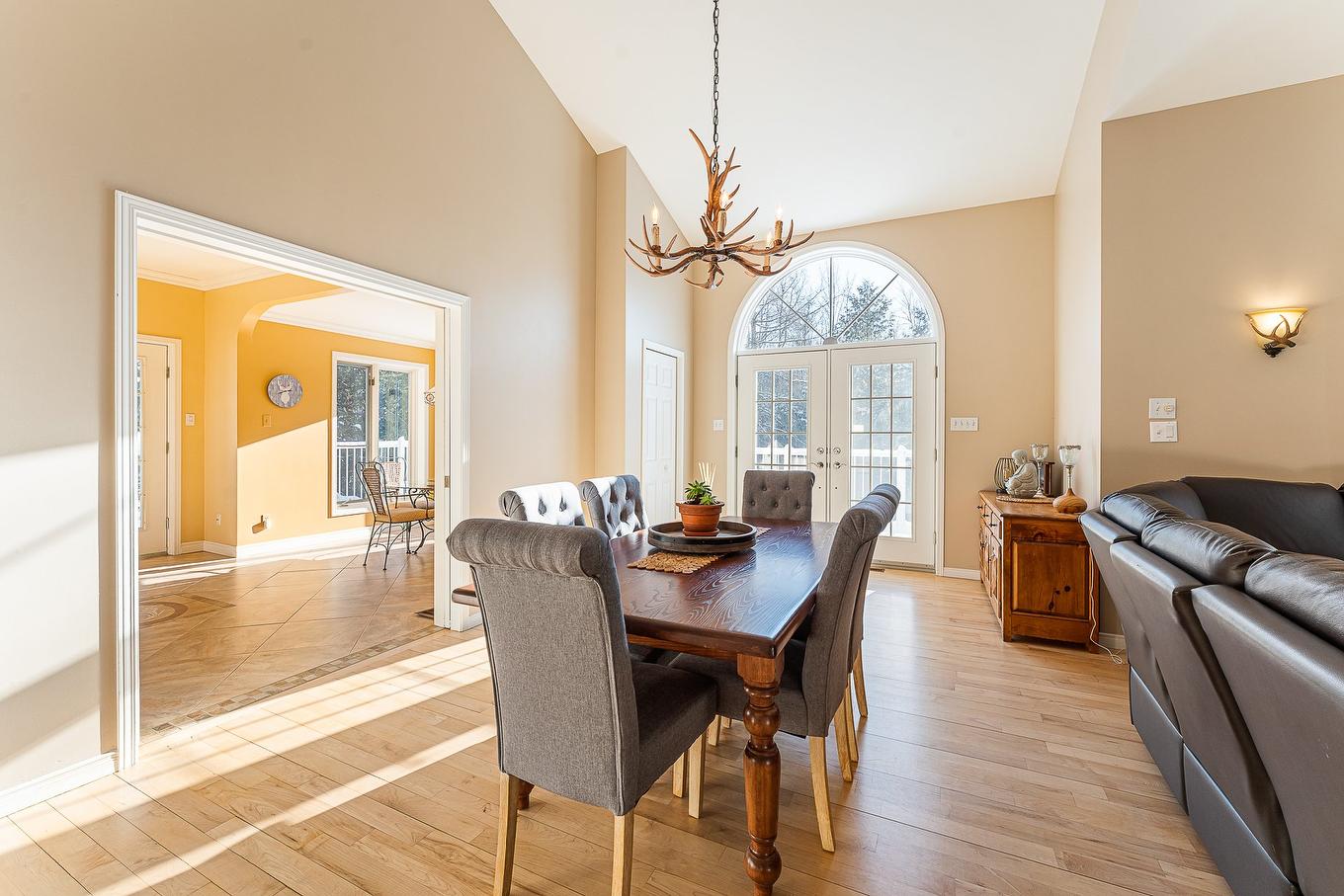 Living room - 747 Ch. Des Pommetiers, Magog, QC - Indoor Photo Showing Dining Room
