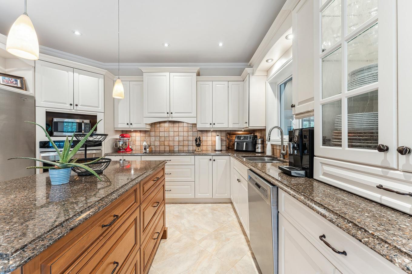 Kitchen - 747 Ch. Des Pommetiers, Magog, QC - Indoor Photo Showing Kitchen With Double Sink
