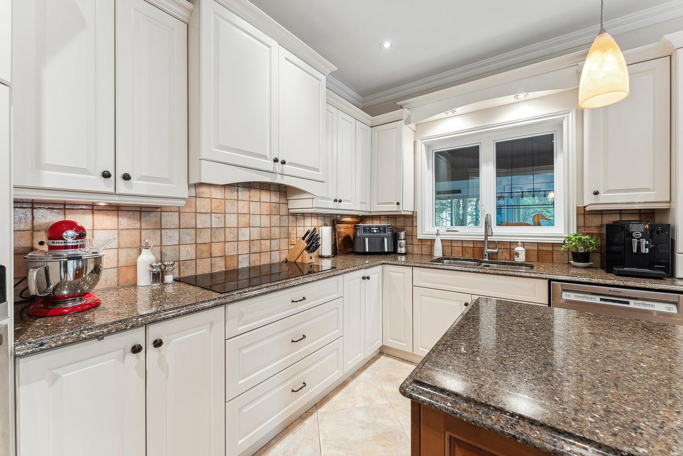 Kitchen - 747 Ch. Des Pommetiers, Magog, QC - Indoor Photo Showing Kitchen With Double Sink