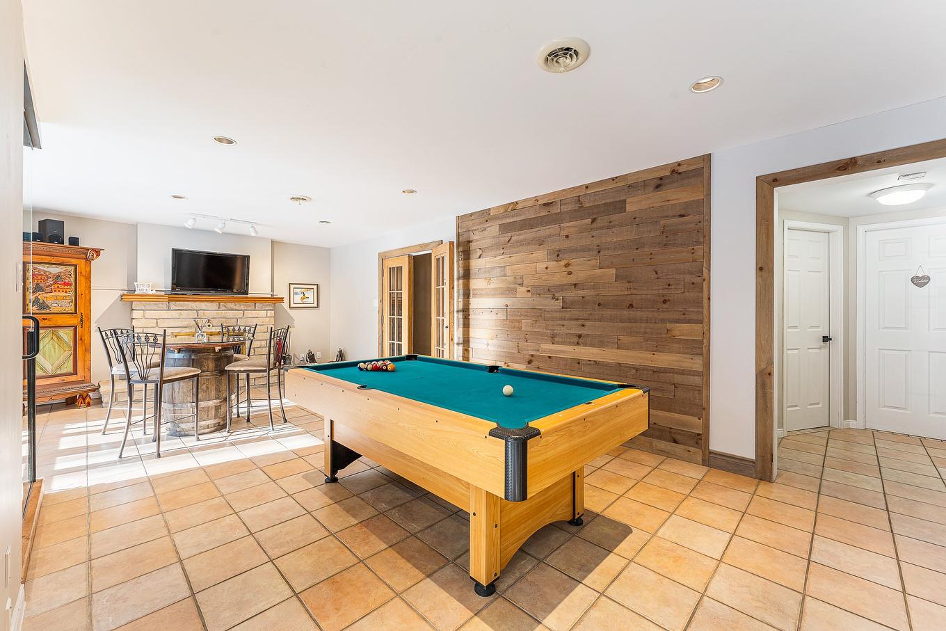 Family room - 747 Ch. Des Pommetiers, Magog, QC - Indoor Photo Showing Other Room