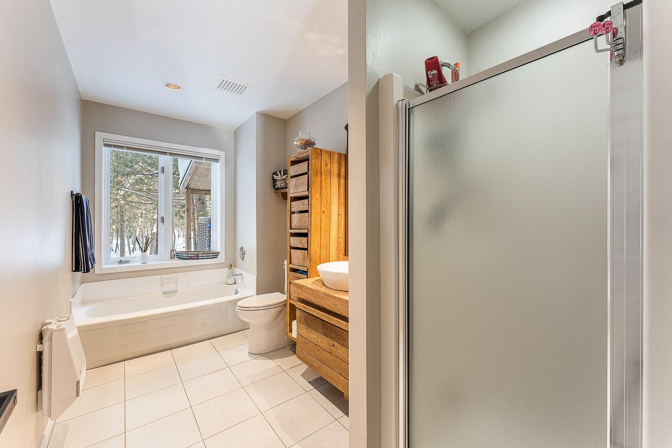 Bathroom - 747 Ch. Des Pommetiers, Magog, QC - Indoor Photo Showing Bathroom