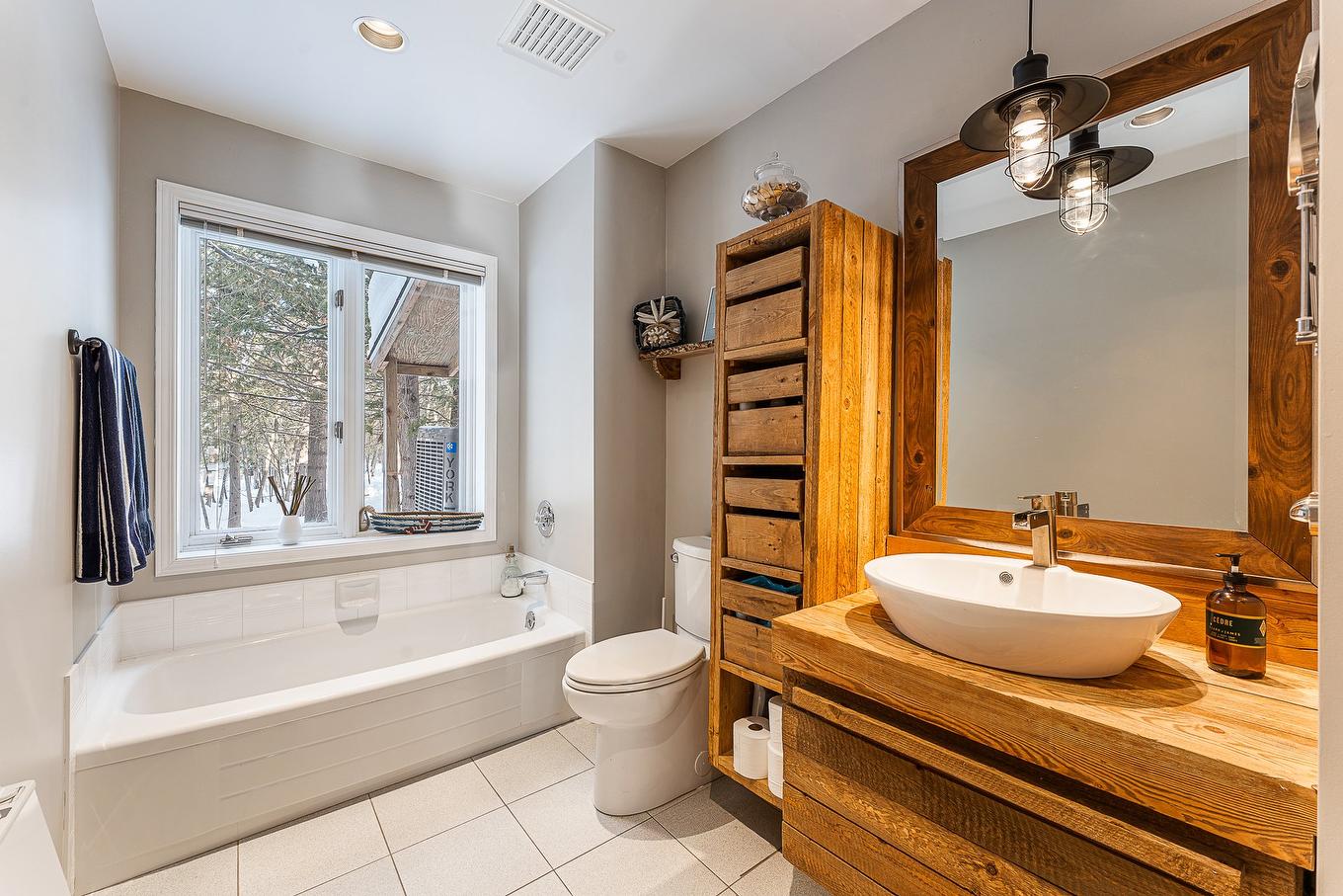 Bathroom - 747 Ch. Des Pommetiers, Magog, QC - Indoor Photo Showing Bathroom