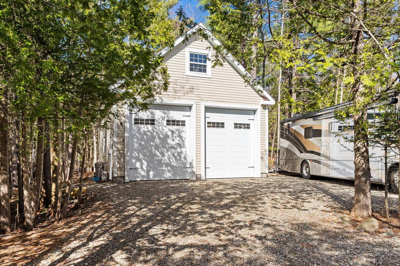 Garage - 747 Ch. Des Pommetiers, Magog, QC - Outdoor