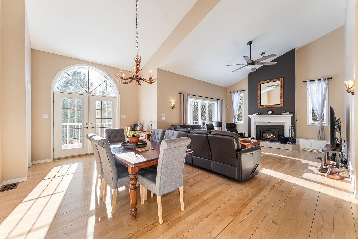 Dining room - 747 Ch. Des Pommetiers, Magog, QC - Indoor With Fireplace
