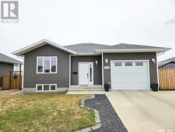 818 Lochwood PLACE  Swift Current, SK S9H 4W9