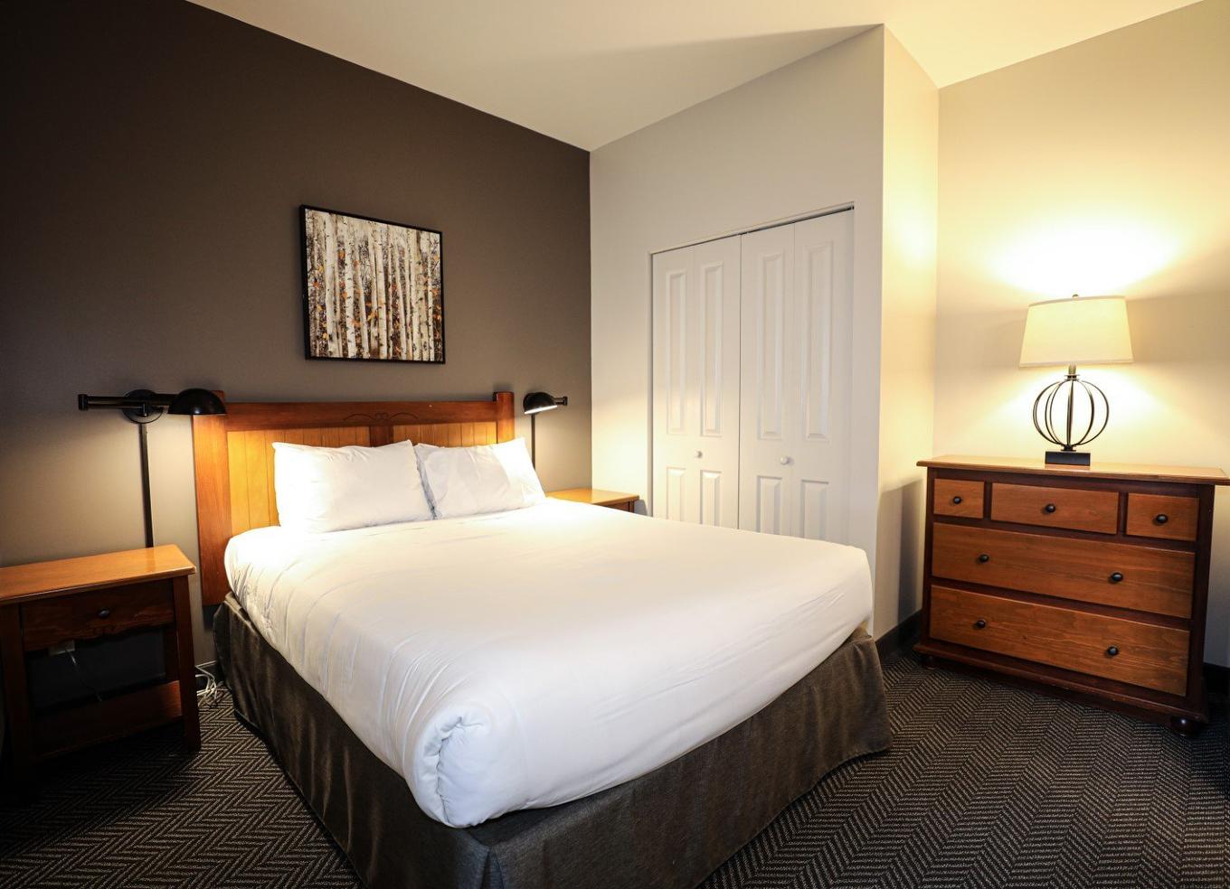 Chambre à coucher - 142-151 Ch. Du Curé-Deslauriers, Mont-Tremblant, QC - Indoor Photo Showing Bedroom