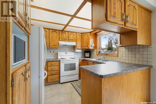 302 Spencer Place, Saskatoon, SK - Indoor Photo Showing Kitchen With Double Sink