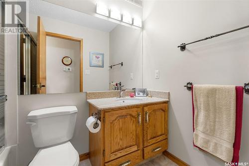 302 Spencer Place, Saskatoon, SK - Indoor Photo Showing Bathroom