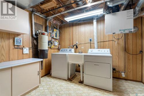 302 Spencer Place, Saskatoon, SK - Indoor Photo Showing Laundry Room