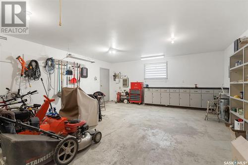 302 Spencer Place, Saskatoon, SK - Indoor Photo Showing Garage