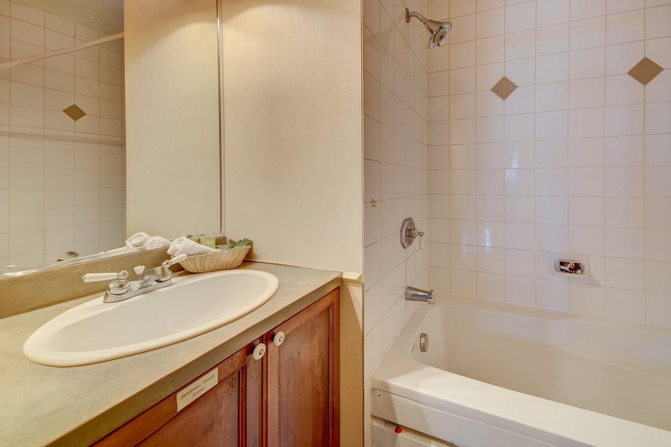 Bathroom - 405-118 Ch. De Kandahar, Mont-Tremblant, QC - Indoor Photo Showing Bathroom