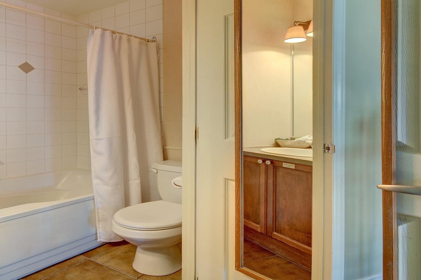 Powder room - 405-118 Ch. De Kandahar, Mont-Tremblant, QC - Indoor Photo Showing Bathroom