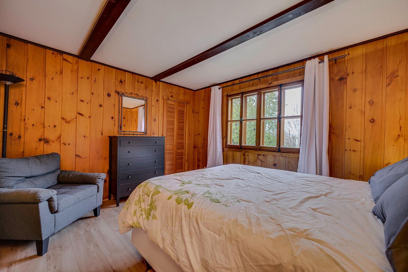 Master bedroom - 267 Ch. Des Bois-Blancs, Piedmont, QC - Indoor Photo Showing Bedroom