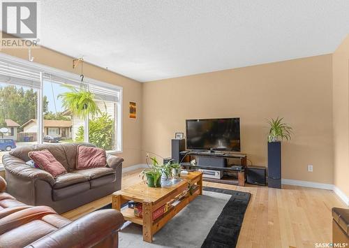 422 Perreault Lane, Saskatoon, SK - Indoor Photo Showing Living Room