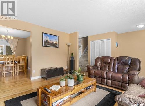 422 Perreault Lane, Saskatoon, SK - Indoor Photo Showing Living Room