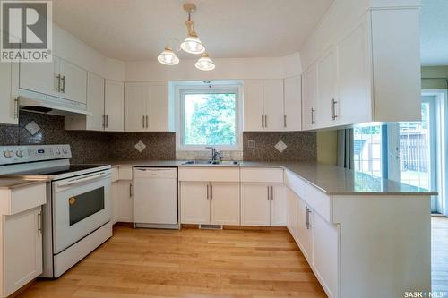 422 Perreault Lane, Saskatoon, SK - Indoor Photo Showing Kitchen With Double Sink