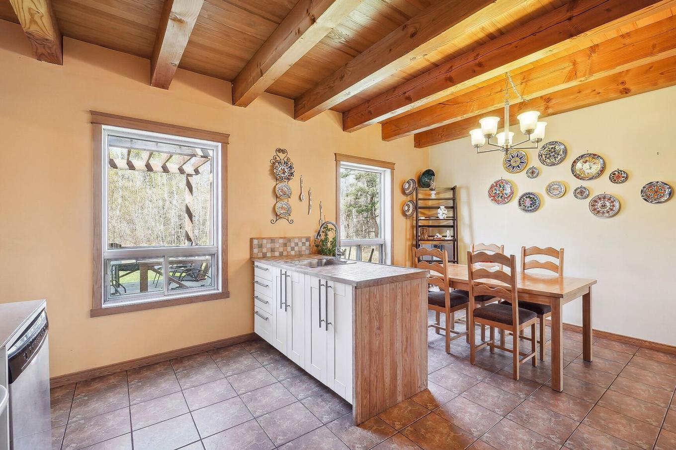 Kitchen - 81 Rg Des Étangs, Mont-Saint-Hilaire, QC - Indoor Photo Showing Other Room